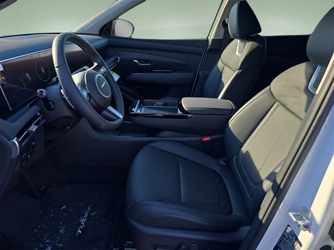 Certified 2025 Hyundai Tucson Limited FWD image 15