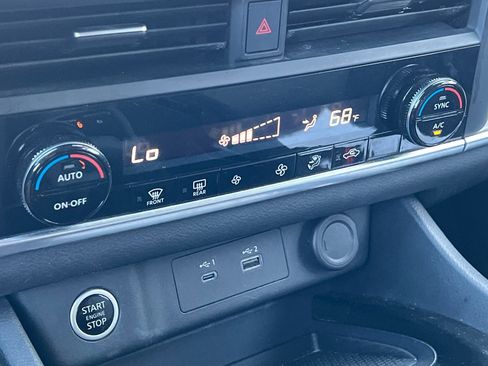 Used 2023 Nissan Rogue SV image 27