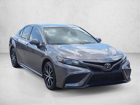 Used 2024 Toyota Camry SE FWD image 3