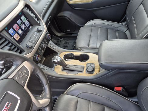 Used 2017 GMC Acadia Denali w/ Technology Package FWD image 22