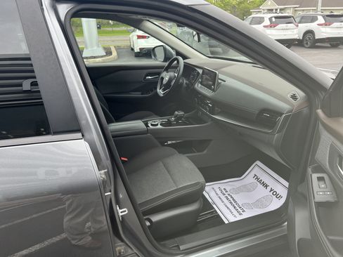 Used 2022 Nissan Rogue SV AWD/4WD image 11