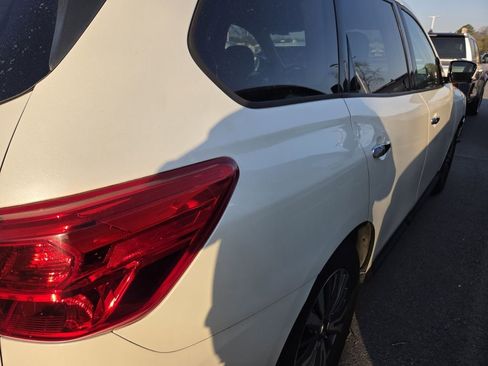 Used 2017 Nissan Pathfinder SL w/ SL Tech Package image 9