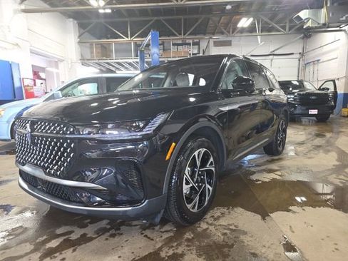 Used 2025 Lincoln Nautilus Premier image 5