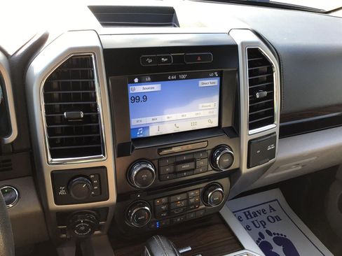 Used 2017 Ford F150 Lariat w/ Equipment Group 501A Mid AWD/4WD image 20