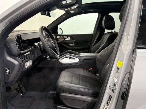 Used 2024 Mercedes-Benz GLE 450 4MATIC w/ AMG Line Exterior image 8