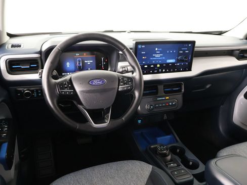 Used 2025 Ford Maverick XLT w/ XLT Luxury Package AWD/4WD image 2
