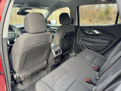 Used 2024 GMC Terrain SLE image 12