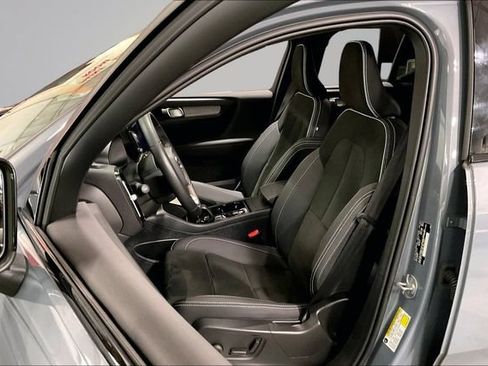 Certified 2023 Volvo XC40 B5 Plus w/ Climate Package AWD/4WD image 28