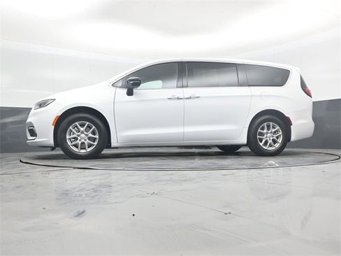 New 2026 Chrysler Pacifica Select image 42