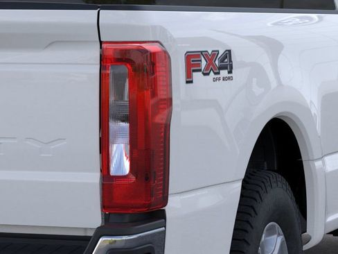 New 2026 Ford F350 XLT w/ FX4 Off-Road Package image 23