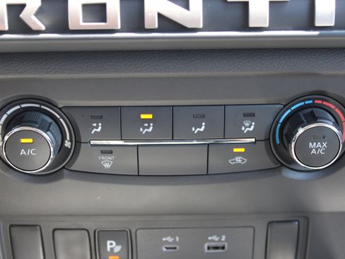 Certified 2025 Nissan Frontier SV AWD/4WD image 18