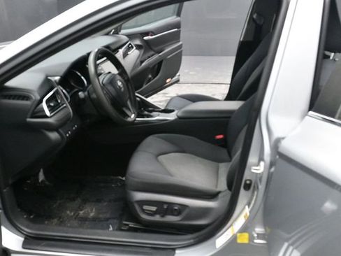 Used 2018 Toyota Camry LE image 16