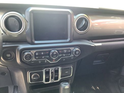 Used 2018 Jeep Wrangler Unlimited Sahara image 11