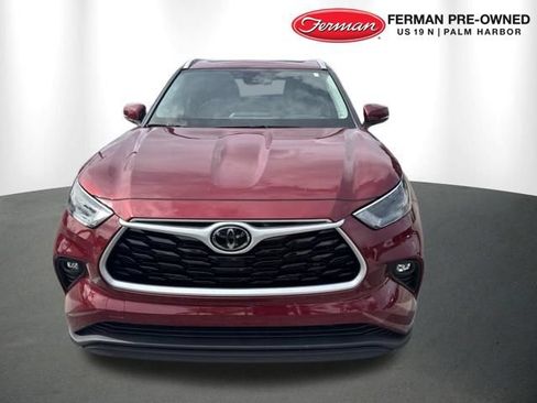 Used 2022 Toyota Highlander XLE FWD image 2