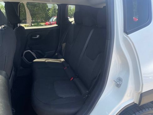 Used 2017 Jeep Renegade Latitude AWD/4WD image 17