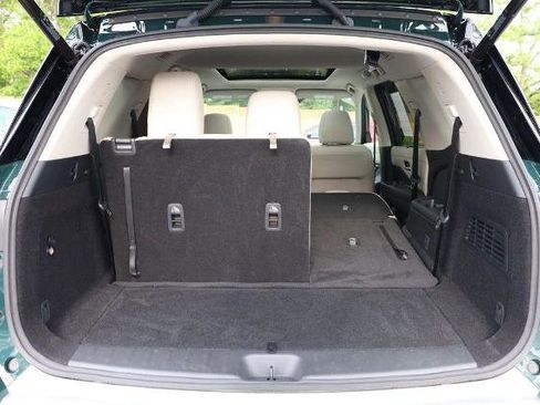 Certified 2025 Nissan Pathfinder SL w/ SL Premium Package FWD image 8