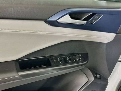 Certified 2024 Volkswagen Taos SE FWD image 17