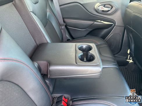Used 2022 Jeep Cherokee Trailhawk w/ Comfort/Convenience Group AWD/4WD image 44