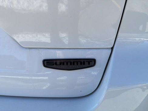 Used 2025 Jeep Grand Cherokee Summit AWD/4WD image 5