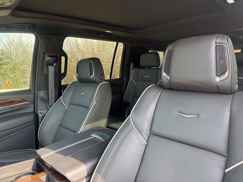 Certified 2024 Cadillac Escalade ESV Premium Luxury w/ Performance Package image 37