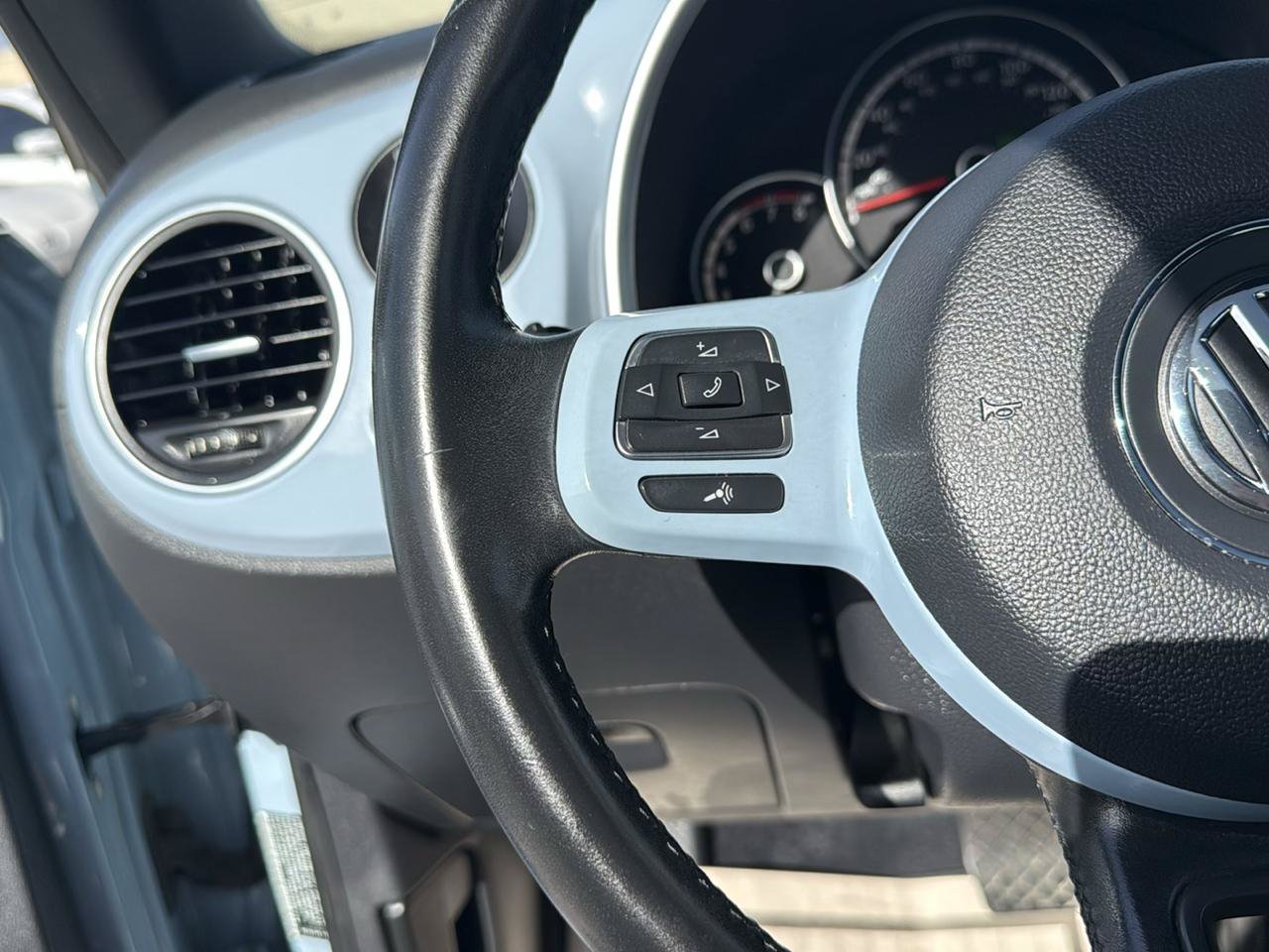 Used 2013 Volkswagen Beetle 2.5 FWD image 14