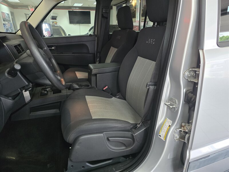 Used 2009 Jeep Liberty Sport w/ Popular Equipment Group AWD/4WD image 9