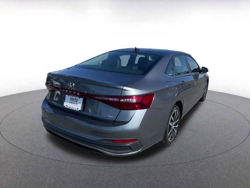 Used 2025 Volkswagen Jetta SE image 14