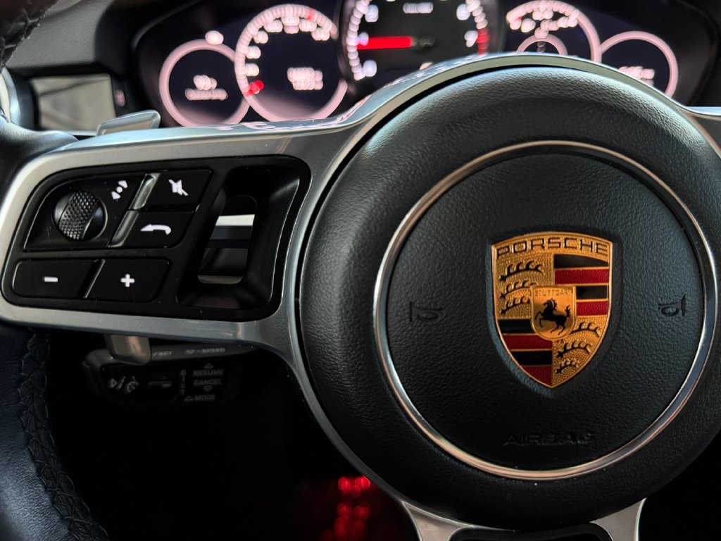 Used 2022 Porsche Cayenne AWD/4WD image 30
