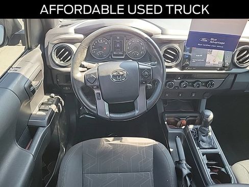 Used 2017 Toyota Tacoma TRD Sport w/ Tow Package (A/T) AWD/4WD image 8