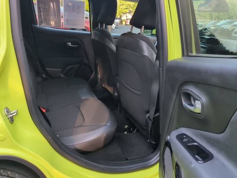 Used 2018 Jeep Renegade Altitude w/ UConnect 8.4 Nav Group FWD image 7