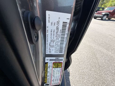 Used 2019 Toyota Tacoma SR w/ SR Convenience Package image 25