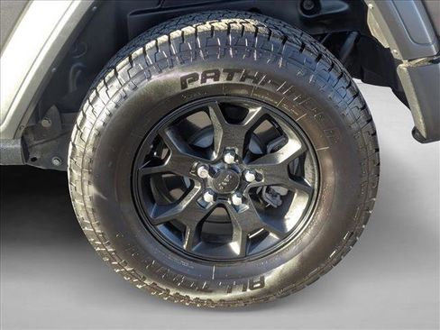 Used 2021 Jeep Wrangler Willys image 23