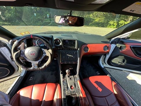 Used 2014 Nissan GT-R Premium w/ Premium Interior Package image 26