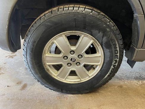 Used 2010 Mercury Mariner I4 AWD 4dr SUV image 17