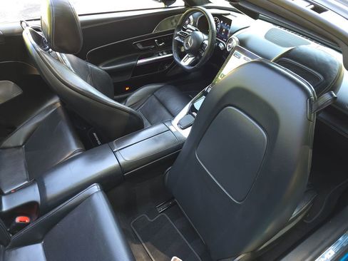 Used 2022 Mercedes-Benz SL 55 AMG 4MATIC w/ Driver Assistance Package image 23