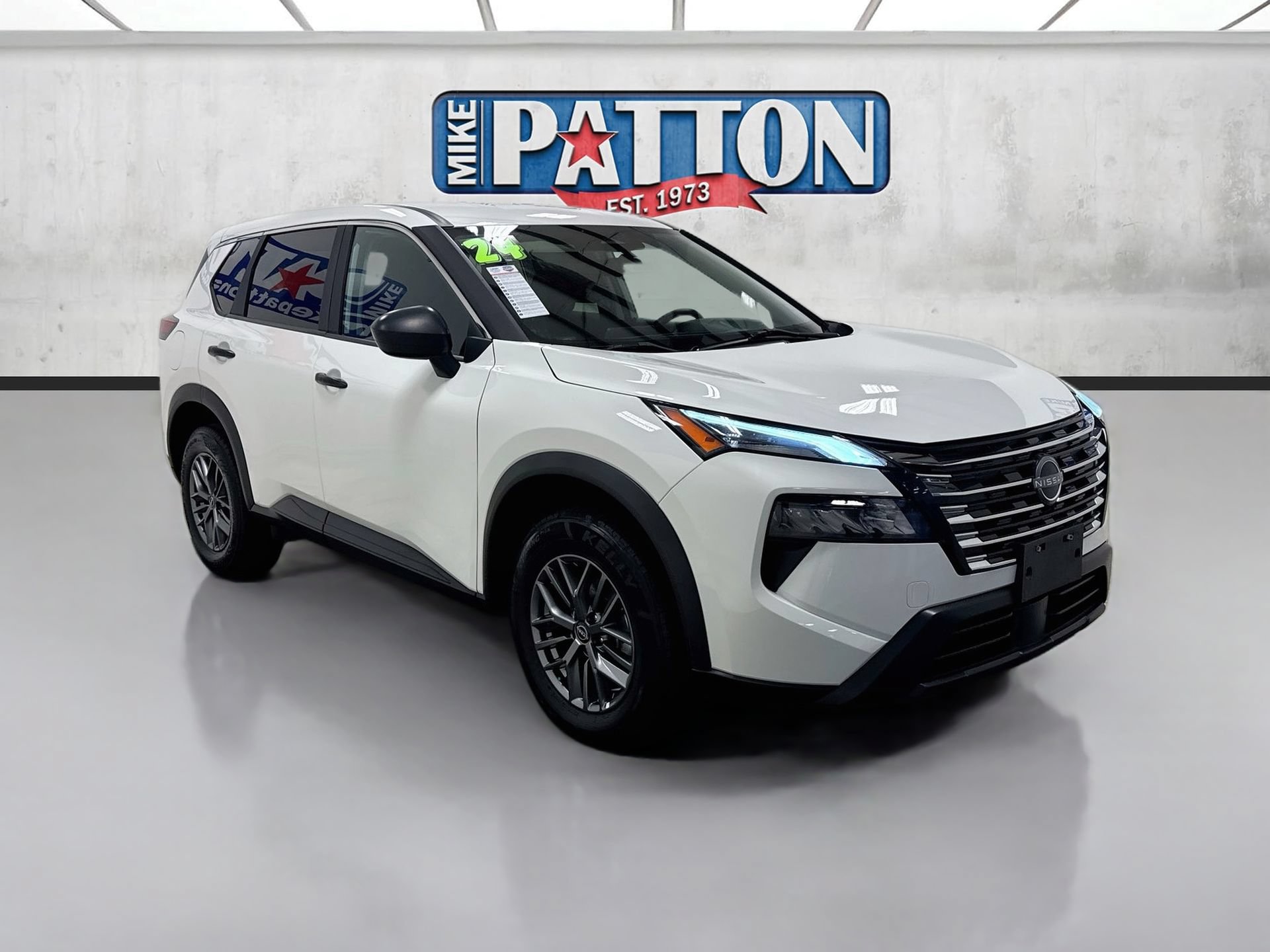 Used 2024 Nissan Rogue S AWD/4WD image 1