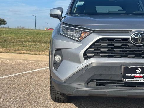 Used 2019 Toyota RAV4 XLE image 4