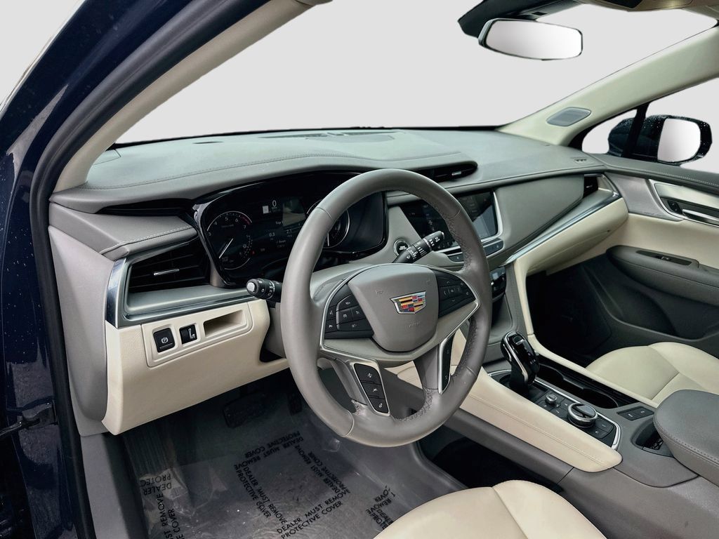 Used 2025 Cadillac XT5 Premium Luxury w/ LPO, Floor Liner Package FWD image 9