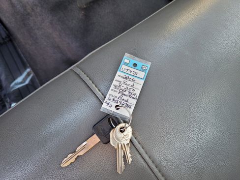 Used 2006 Ford F250 XLT image 10