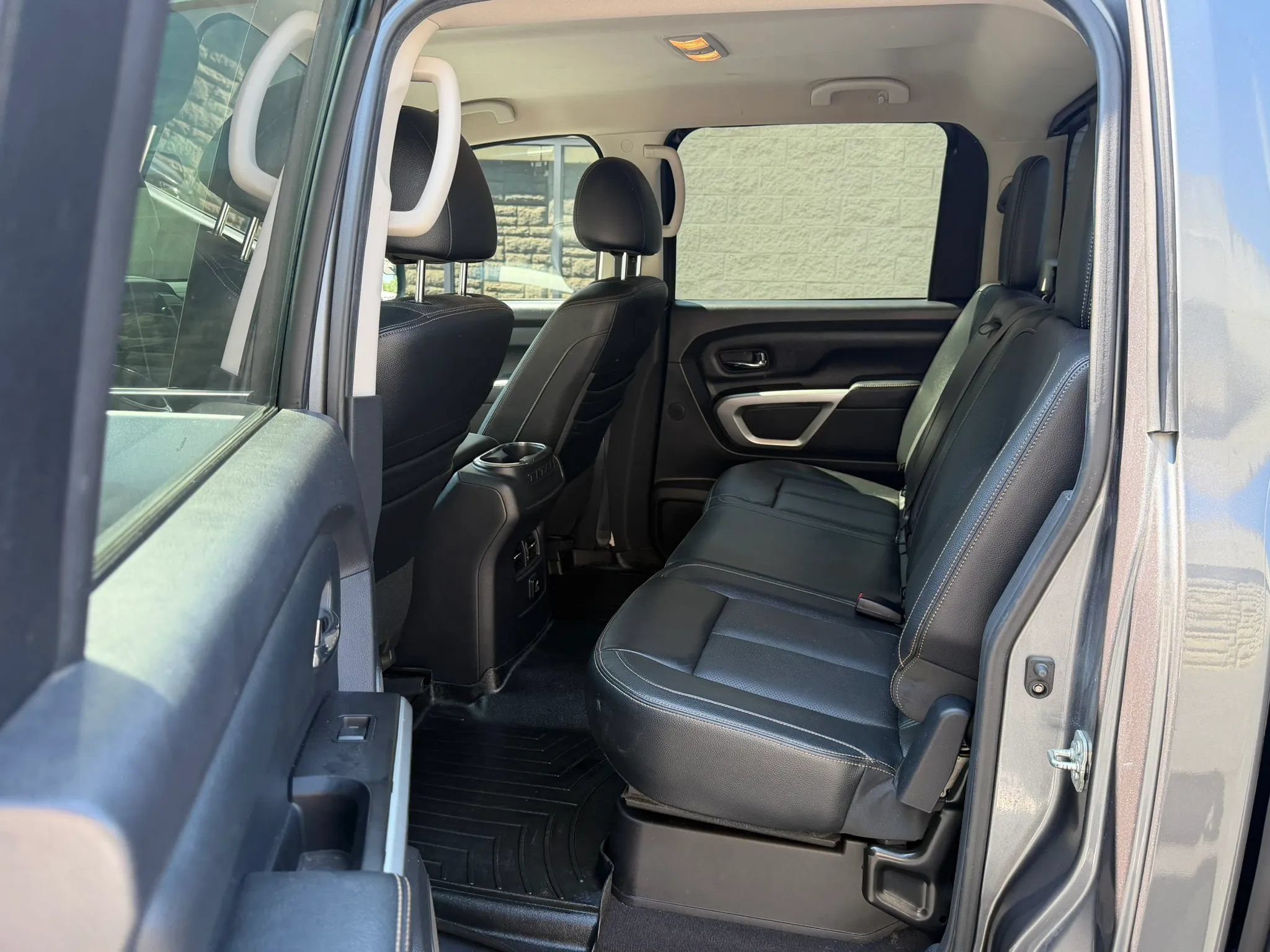 Used 2017 Nissan Titan SL AWD/4WD image 30