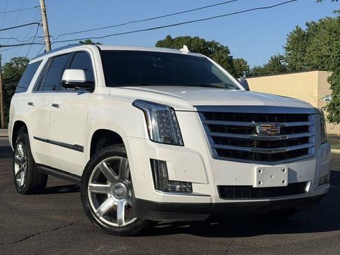 Used 2017 Cadillac Escalade Premium Luxury AWD/4WD image 2