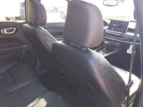 New 2025 Jeep Compass Latitude w/ Sun & Sound Group image 23