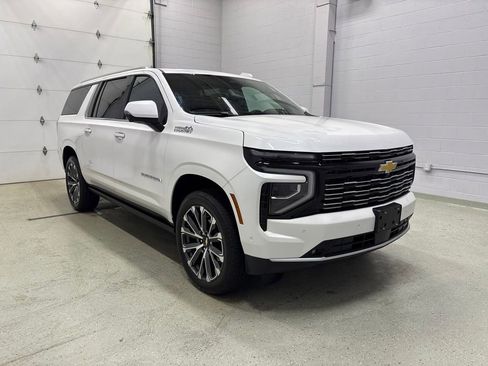 Used 2025 Chevrolet Suburban High Country AWD/4WD image 2