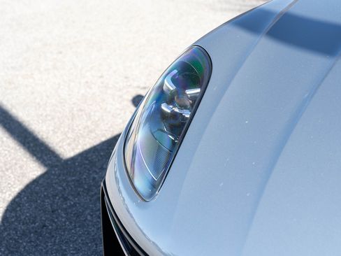 Certified 2025 Porsche Macan Turbo image 19