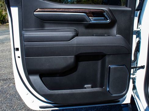 Used 2025 GMC Sierra 1500 Elevation image 11