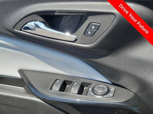 Used 2025 Chevrolet Trax LT FWD image 17