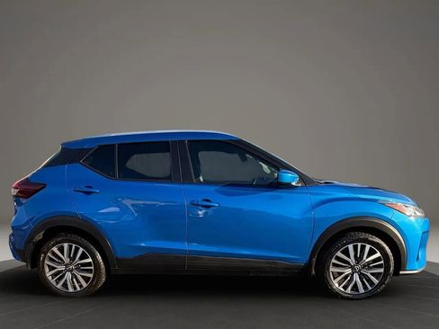 Used 2023 Nissan Kicks SV FWD image 4