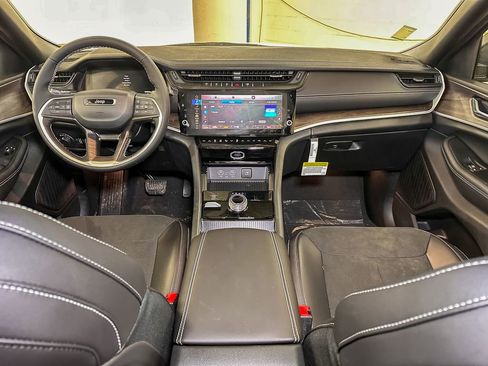 New 2026 Jeep Grand Cherokee Altitude AWD/4WD image 24