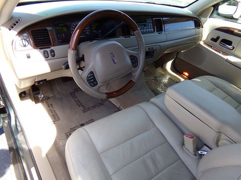 Used 2002 Lincoln Town Car Signature image 22