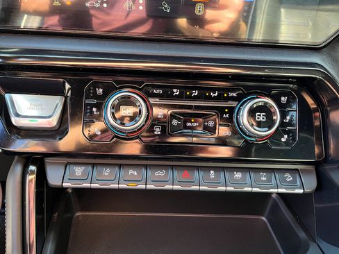 Used 2025 GMC Sierra 2500 AT4X image 22